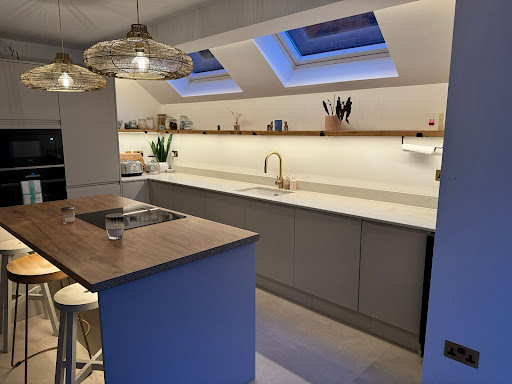 Current UK Electrical - Visual