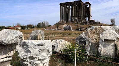 Zeus Tapınağı Ve Kilise