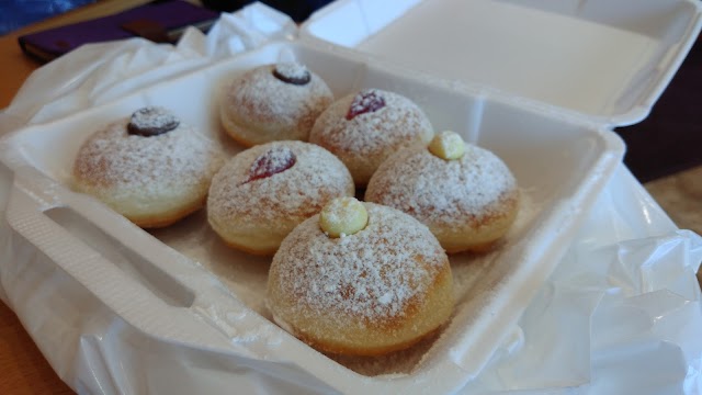 Dolce Bombe Cafe