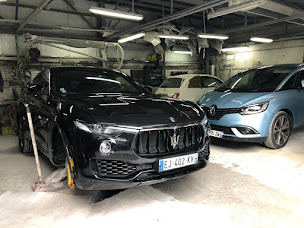 Photo n°3 de Garage Flashcars carrosserie à Aubervilliers (Atelier de carrosserie automobile)