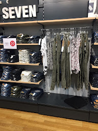 Photo n°7 de Gedenim Sport & Jeans à Pont-Sainte-Marie (Magasin de vêtements pour femmes)