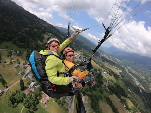 Les Tontons Volants Parapente À Samoens - Thumbnail