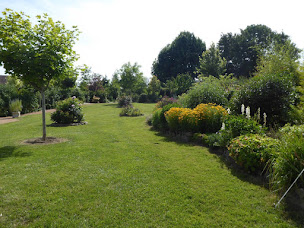 Photo n°1 de Velay Espaces Verts à Néris-les-Bains (Service d'élagage)