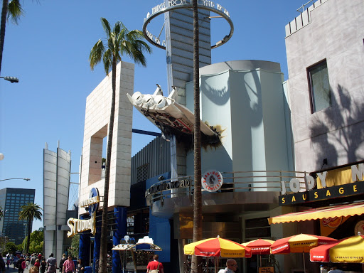Universal Studio Suites - Thumbnail