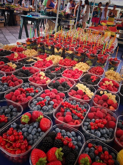 Gunduliceva Poljana Market