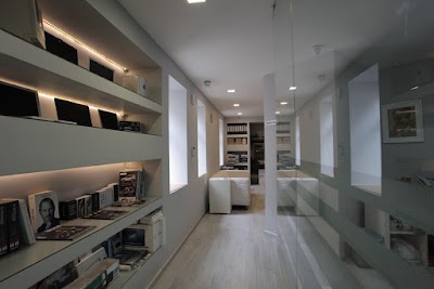 electronics-store