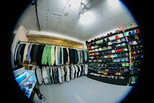 Photo n°8 de Hat Shop magasin de vêtement street wear Nancy à Nancy (Magasin de peinture)