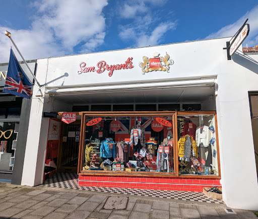 Sam Bryant's - Visual