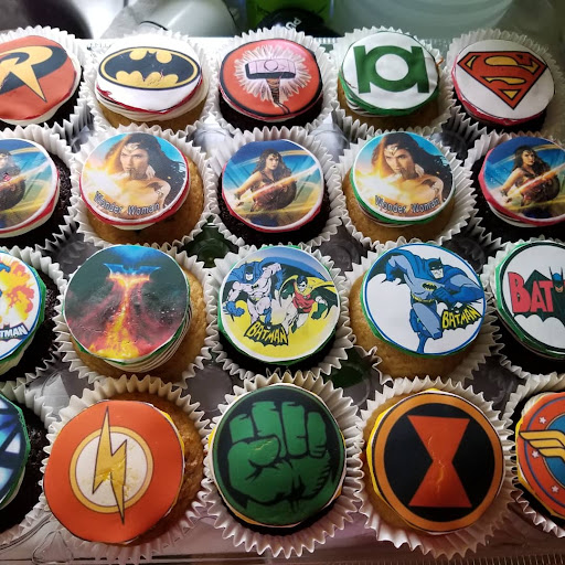 Custom Cakes By Giselle