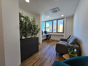 Photo n°1 de Dr LUC-Exercice réservé à l'ORTHODONTIE à Sainte-Marie (Dentiste)