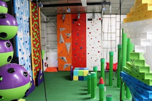 Photo n°18 de VERTICAL LIMIT VICHY - Salle d'escalade ludique à Vichy (Centre d'escalade)