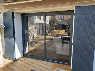 Photo n°4 de Coté Pose fenêtres Pvc, bois, Aluminium, porte d'entrée, volet, pergola à Caen 14 à Caen (Magasin de fenêtres en PVC)