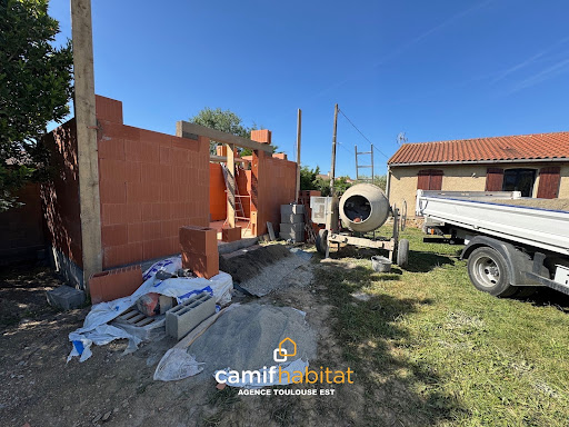 Le chantier avance à Fonsorbes !Les murs du pool house...