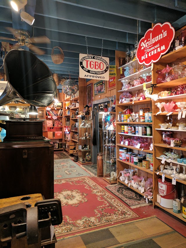 Antiques on Hwy 48