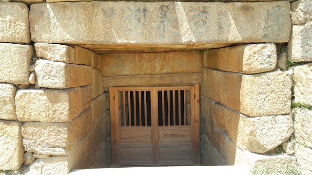 석빙고(Seokbinggo Ice Storage House)