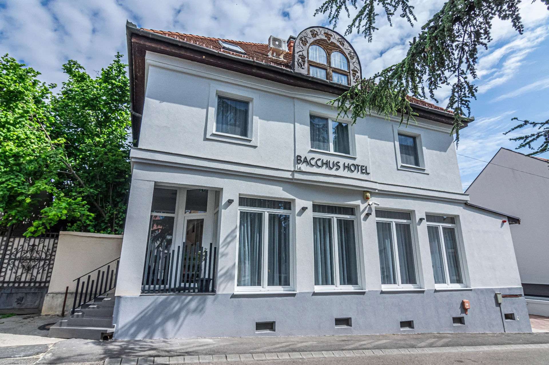 Bacchus Hotel