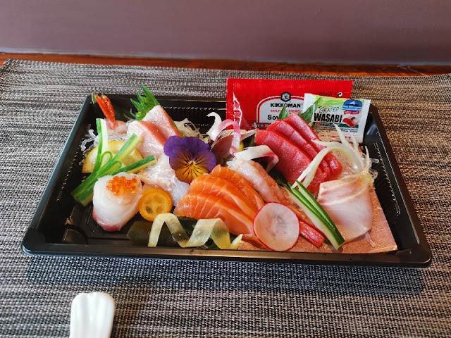 En Japanese kitchen & Sake bar by null