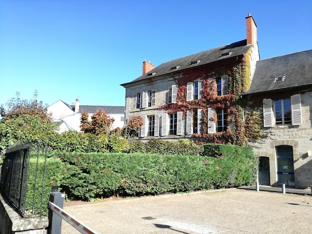 Au Bureau