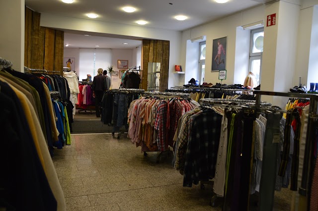 HUMANA SECOND HAND