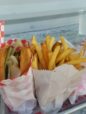 Hamburger Hut by null
