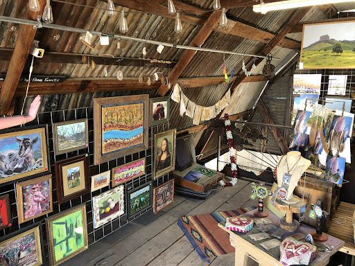 Red M Gallery - Visual