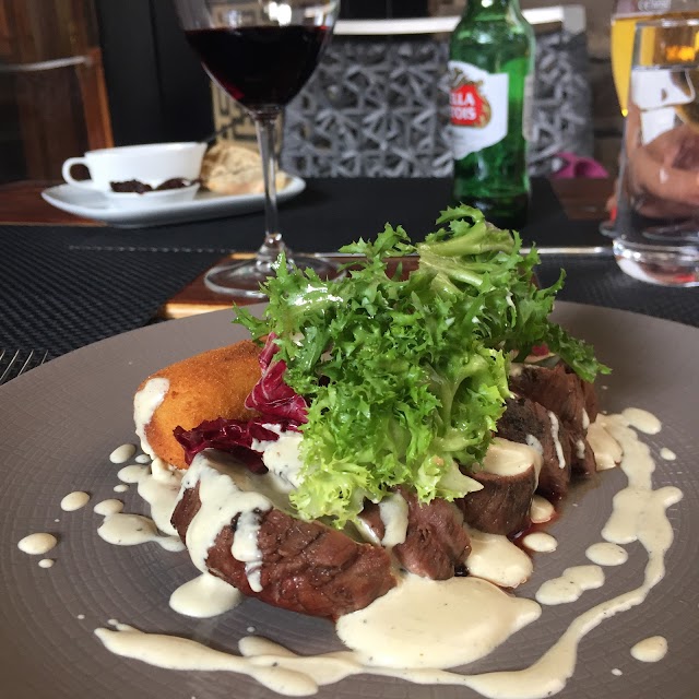 OCHO CUERVOS Winehouse & Food