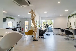 Photo n°3 de Le sixième à Brignoles (Salon de coiffure)