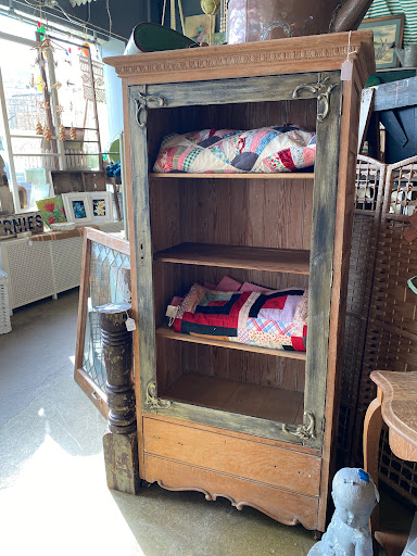Pine Street Vintage Boutique - Thumbnail