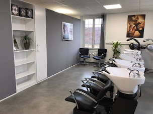 Photo n°14 de CFA - Ecole de Coiffure Esthétique Aurélie B. à Joigny (Centre de formation continue)