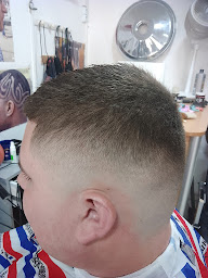 Photo n°13 de Vernis coiffeur rachid à Évreux (Salon de coiffure)