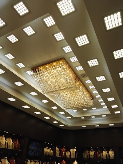 Photos of Hariri Jewelry
