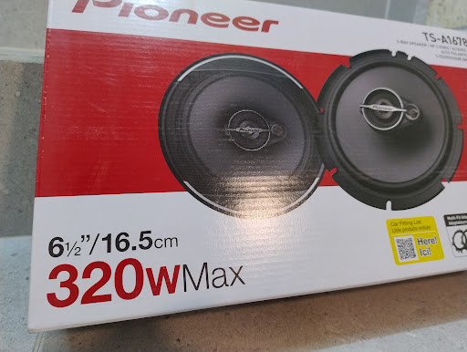 Instalación de audio automotriz, pintura y detallado