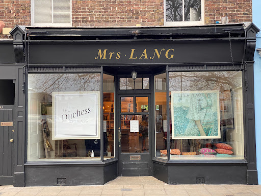 Mrs Lang - Visual
