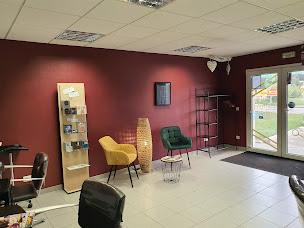 Photo n°3 de LE SALON 1711 à Saône (Salon de coiffure)