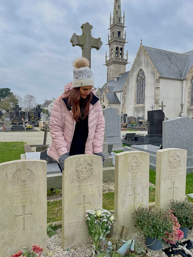 commonwealth war graves ww2 (ploudaniel) - Thumbnail