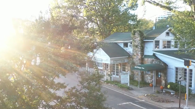 Old Vinings Inn by null