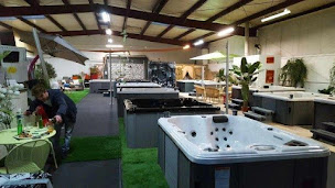 Photo n°7 de Direct'Spa 86 : jacuzzis extérieurs et Spas Poitiers à Fontaine-le-Comte (Magasin de spa)