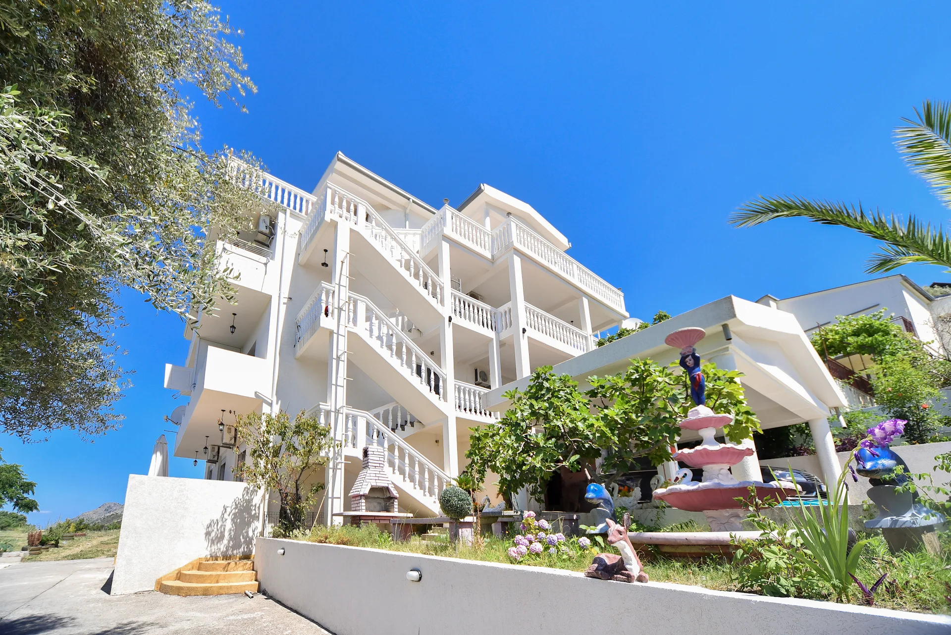 S Apartments