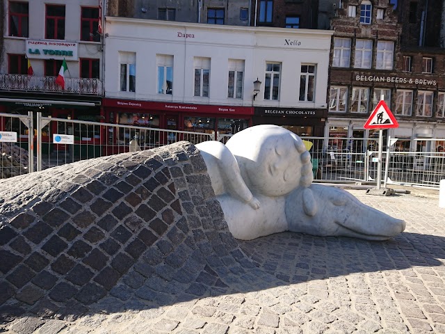 Nello & Patrache Statue