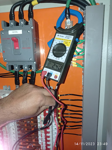 Eletricista Carlos Souza - Residencial e Comercial