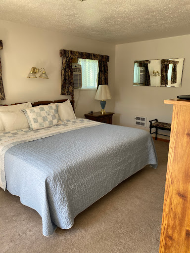 Cascade Motel - Visual