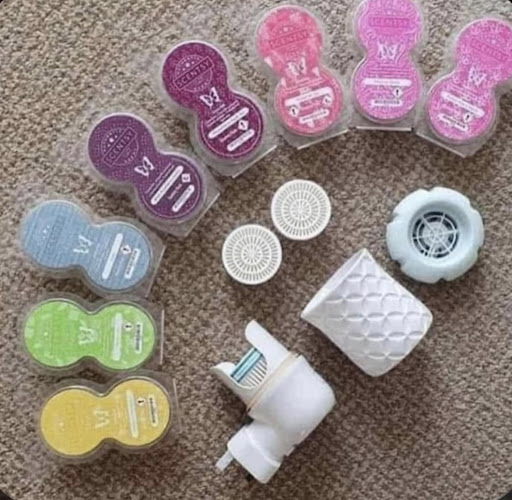 Independent Scentsy Consultant - Lucretia Lowe - Thumbnail