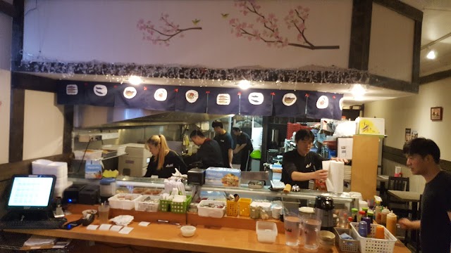 MoMo Sushi