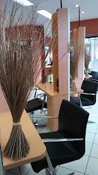 Photo n°2 de Coiffure Azena à Tours (Salon de coiffure)