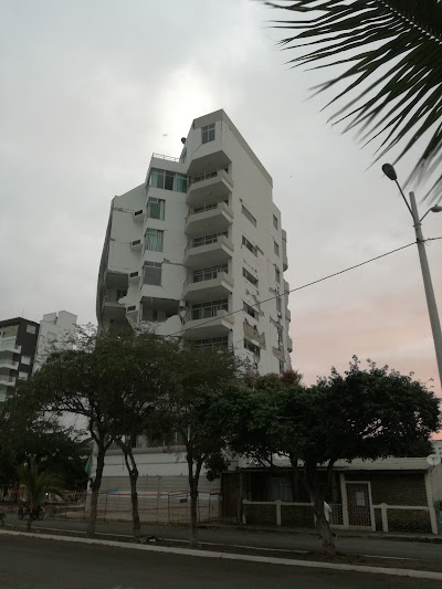 Photos of Manuel Nev&aacute;rez Park