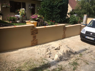 Photo n°10 de Louise Berthy à Le Vaumain (Magasin de matériel pour l'entretien des toitures)