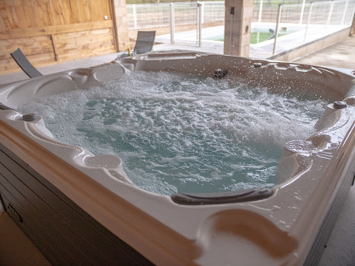 Photo de Gîte Les Séchoirs Vercors jacuzzi piscine à Saint-Romans (38160)