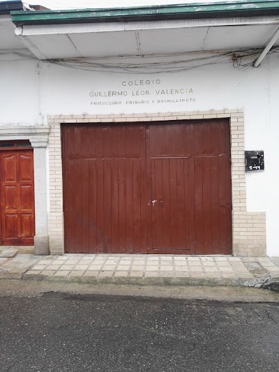 Photos of Colegio Guillermo Le&oacute;n Valencia