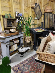 Photo n°4 de Les p'tites caisses à Erdeven (Magasin de meubles d'occasion)