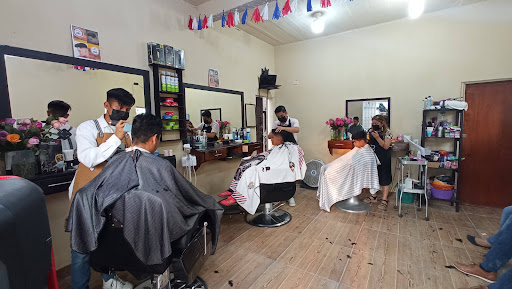 THE ROYAL FAMILY. BARBERÍA Y ESTÉTICA